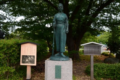 新島八重銅像